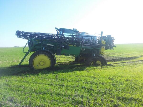 Goldendeefarms's tweet image. Bad start to the day. #stuck #ag #grainfarmproblems