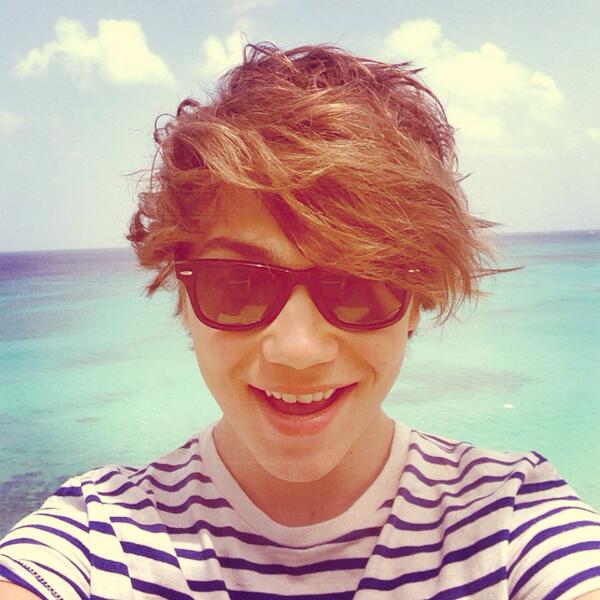 UnionJworld's tweet photo. It's sooooo sunnnaaayyyy (in despicable me minion voice) George X http://t.co/ReU48sIuMd