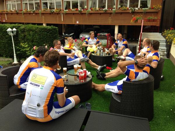 Dag 1 met #Zadelridders in gloednieuw, gesponsorde outfit zit er op in Vogezen. Mooie tocht van 90 km, nu TdF!