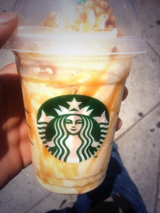 A must have for a hot day #CaramelRibbonCrunch (; http://t.co/VJpb9vCJ3Z<a href="/tag/caramelribboncrunch"class="tags">#CaramelRibbonCrunch</a>