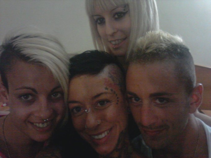 Junto al actor porno Italiano Geri del Bello!!! http://t.co/LQn4x9ADFJ