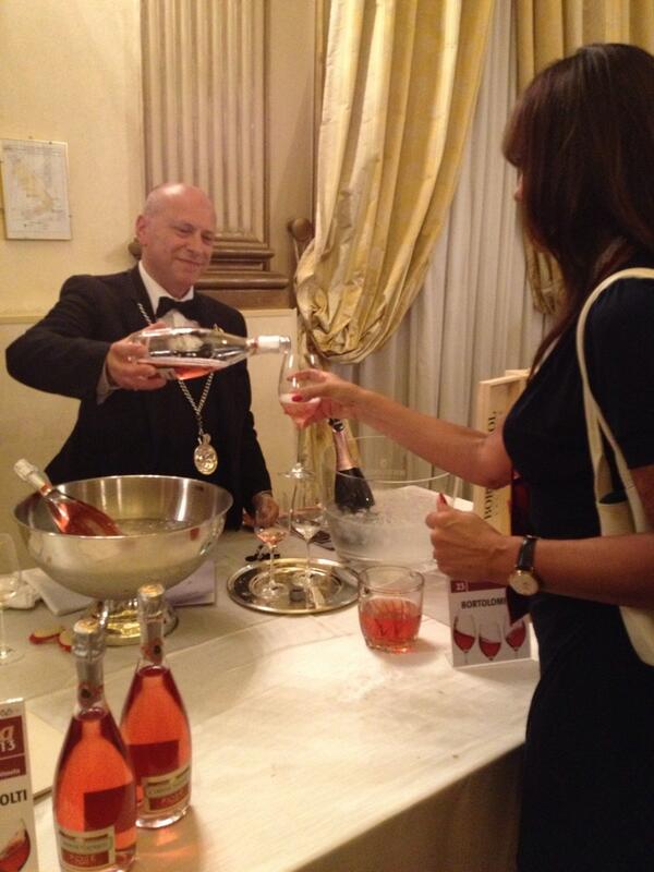 Stasera a bere rosa a Roma Palazzo Brancaccio grande successo per il Rose Carpene!