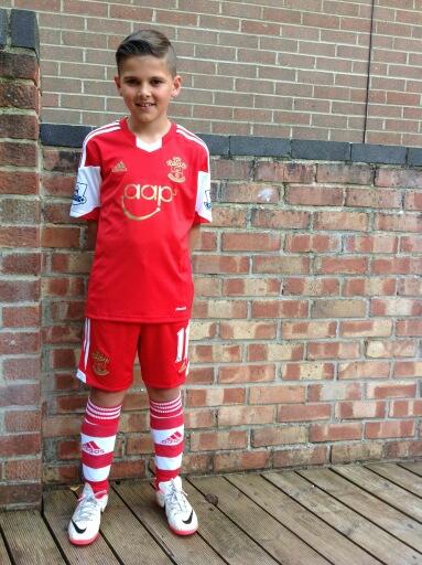 bucklekev's tweet photo. One happy young man.  Can't wait for the 2013/14 season to start!  #sainstfc @SouthamptonFC #lovingthekit http://t.co/medLtiJD9d