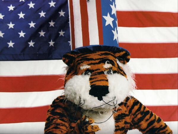 RT <a href="/AU_History/">AU_History</a>: Aubie, Uncle Sam (via '94 Aubie calendar)...<a href="/AUFAMILY/">AUFAMILY</a>  #wareagleamerica