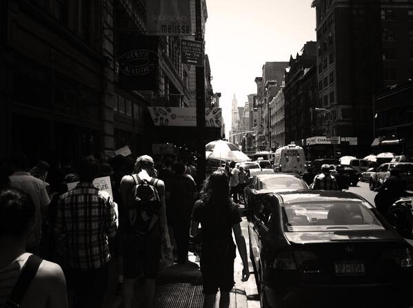 TheNewYork20's tweet photo. #RTFNYC at Broadway and Spring http://t.co/HI7Maxb6x4