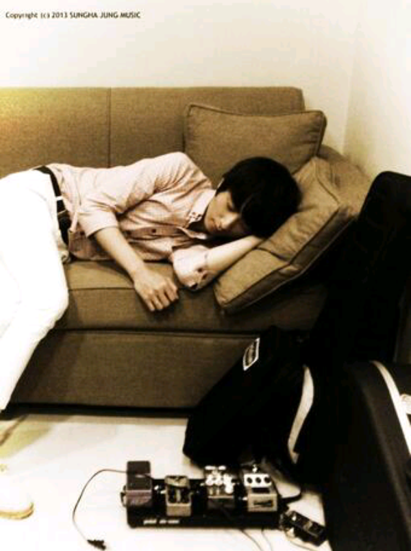 JeongSungha's tweet photo. i cant open my eyes /? wanna going to sleep, Good Night! http://t.co/Fb0gXU0LQr