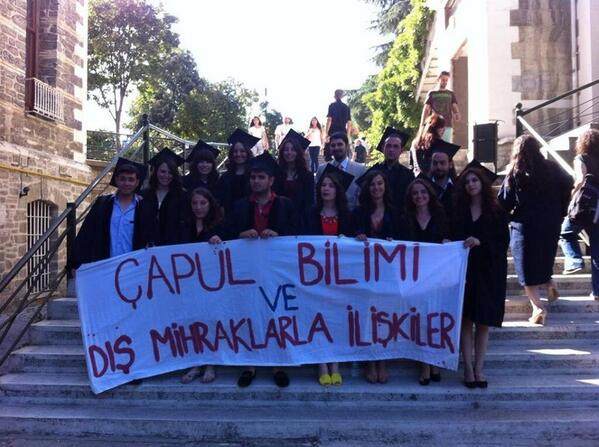 bilimveutopya's tweet photo. Çapul Bilimi ve
Dış Mihraklarla İlişkiler
Boğaziçi Üniversitesi Mezuniyet Töreni http://t.co/Yf3GzfleH5