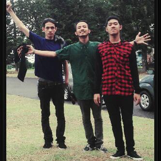fristyanRdhanu's tweet image. Luar biasa @denis_sanj: Biasa aja hahaha :p"@fristyanRdhanu: #3boy #fun @fristyanRdhanu @satriasiregar @vanbugillord http://t.co/zuVCMWxlgH"