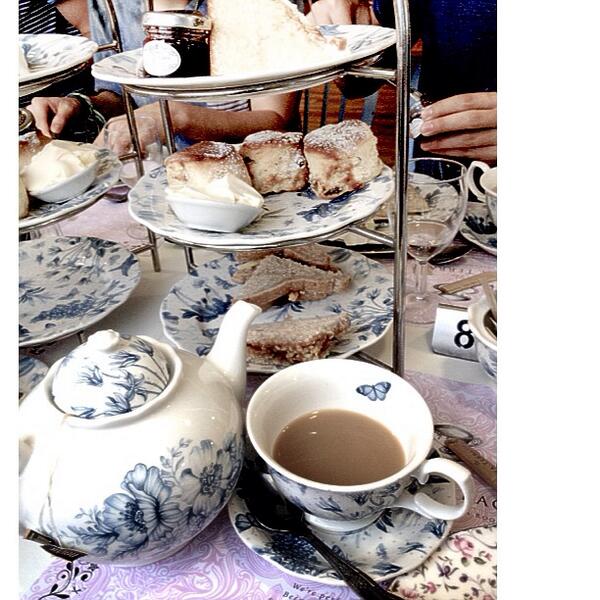 RydelLynch's tweet photo. Why was this the most exciting thing ever!!!??? #afternoontea #brilliant http://t.co/n09rrYz5Zv