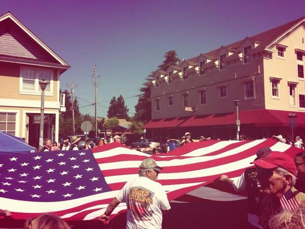 napla9's tweet photo. Feliç 4 de juliol! 🇺🇸 Aviat potser podrem celebrar-ho nosaltres! Foto des de Sonoma city  (enviats especials) http://t.co/oBGfbyssdN