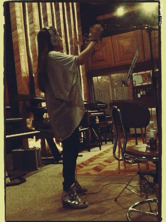 _MaluOficial_'s tweet image. Segundo día de estudio!! Vamooooos!!! 💃💃💃💃