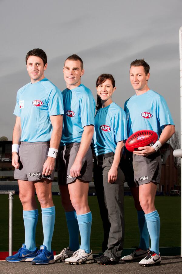The umpires will wear blue this weekend to support <a href="/OneSightOrg/">OneSight EssilorLuxottica Foundation</a> thanks to @OPSM. Donate now at opsm.com.au/onesight