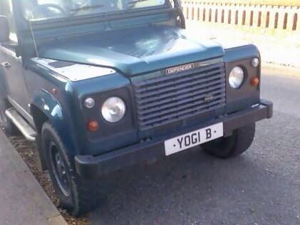 RegNumbers's tweet image. Spotted YOGI B in his #Defender today! #PrivatePlate RT 😄