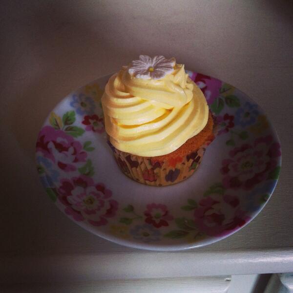 PixieCupcakes's tweet photo. What we do well #cupcakes #heavenly #yummers http://t.co/QOV2tqP3mW