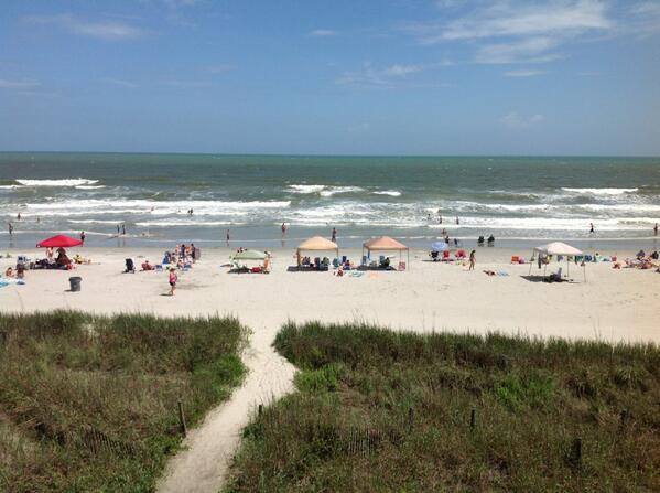 LaurenKathleen3's tweet photo. It's da best day ever!! @mnokoma @taylorkelton #BeachLife http://t.co/3N1BkF620V
