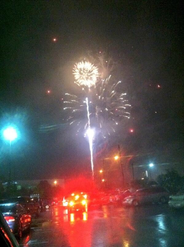 LynnBiscuit's tweet photo. Mumford and sons and fireworks! #allineed http://t.co/RbyWrgUbtE