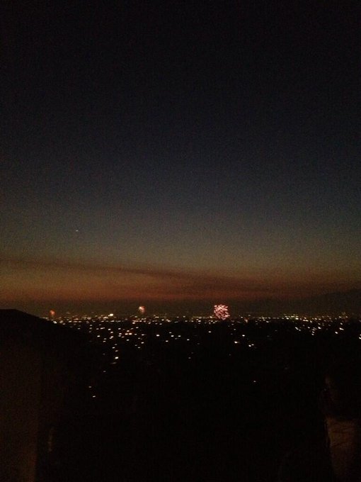 Sitting on the roof with the fam! Happy Fourth! ! :D http://t.co/AuEKfcDrFh<a href="/tag/wevecalledeachotherpenisforlikesevenyears"class="tags"><span>#wevecalledeachotherpenisforlikesevenyears</span></a>