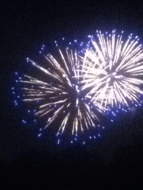 johnnyboyxo2's tweet photo. Fireworks 2013 #cool http://t.co/1ftCGW3AXx