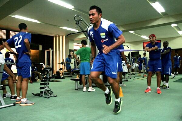 Masih Tetap Hebat Meski latihan cc: <a href="/FirmanUtina_15/">Firman Utina</a>
