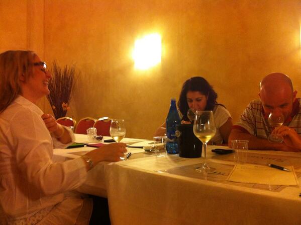 #Divino2013 @ANNALISANESTI <a href="/AISValdelsa/">AIS Val d'Elsa</a> <a href="/PizzolatoL/">Luigi Pizzolato</a> <a href="/ElisaTiribilli/">Elisa Tiribilli</a> una squadra al lavoro ed aperta al confronto