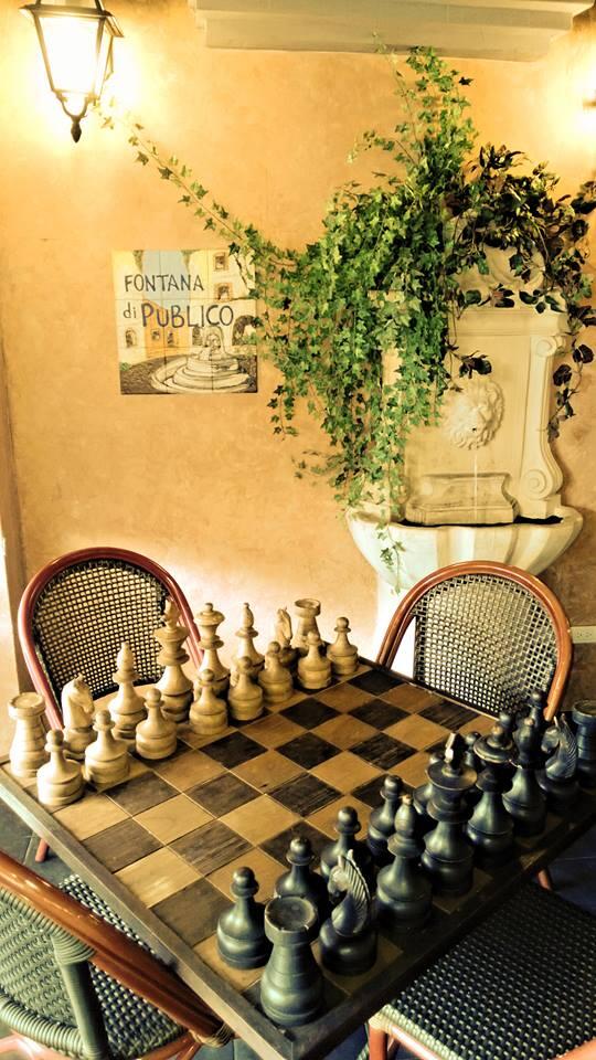 ilcollettore's tweet image. Let&apos;s play chess! I always use the English opening. #chess #chesstable