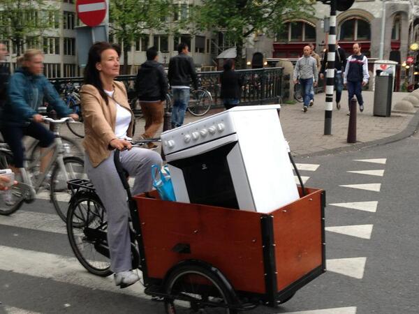 urbanthoughts11's tweet photo. If the Dutch and Danes don't need a car for this, 
you don't need a car for this 
pic @Streetfilms https://t.co/W66RyufoYc