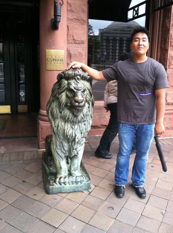JongShin23's tweet photo. @GTCareersUS 51. Bet ya no team found a bronze cat. #deal? #gtinterns #teamdonth8 http://t.co/Ym5uN5Q7py