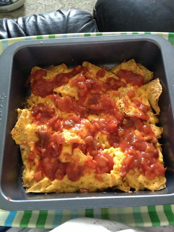 helennmitchell's tweet photo. Nachos minus jalapeños, not as good but still amazin ✨ http://t.co/HqjA3B54t9