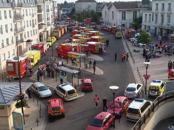 #bretigny je n'ai jamais vu autant de pompiers de ma vie..
