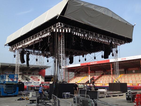 Soundteks's tweet image. 8 Full Kling and Freitag arrays dominate Hull Kingston Rovers Rugby Club... @vmeltd @skysports