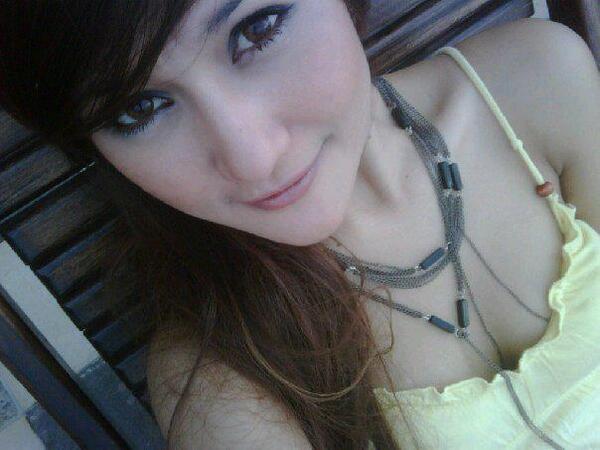 AnandaVeranti's tweet photo. #RETWEET if you LIKE http://t.co/3hAWBva43v