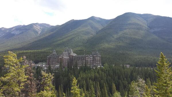 JustinC929's tweet photo. The exterior of the Banff Hotel http://t.co/9k6IFEHfpd