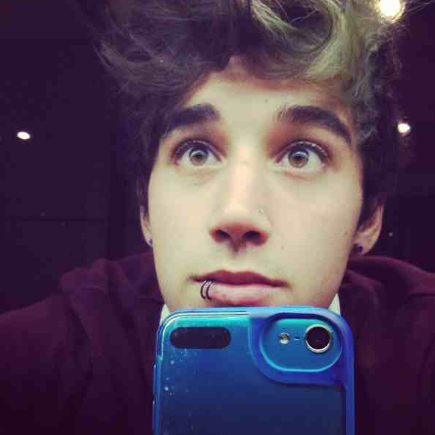 hotlukebrooks's tweet photo. i love you so much http://t.co/dOuxaBnGpZ