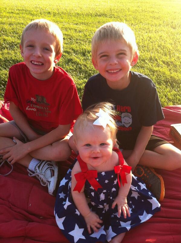 AshleyWheeler86's tweet photo. My babies at the fireworks!!! http://t.co/uZIFTrL1P4