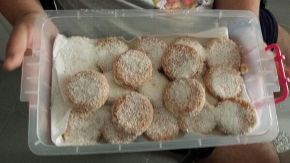 Patry1993Garcia's tweet photo. Galleticas  muy buenas :) para la despwdida jiji http://t.co/6S86j5B7I3