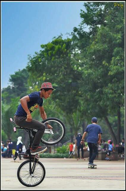 januarsusanto's tweet photo. Ride for #wimcycle #floinvader #pieroshoes #fiveIronCap http://t.co/P8mFP11MyW