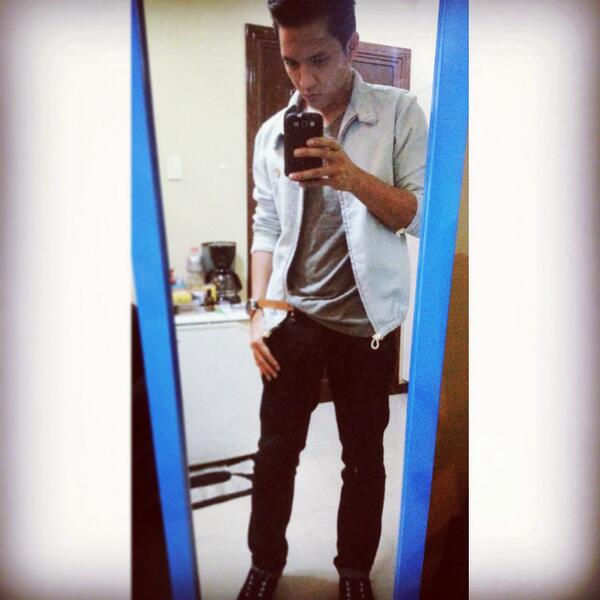 TJFsBicol's tweet photo. "@tjmusicmonterde: Flyday. Cool hip jacket by @regatta_ph. Yeah http://t.co/jNCr9aEM6k" angas ehh gwapo