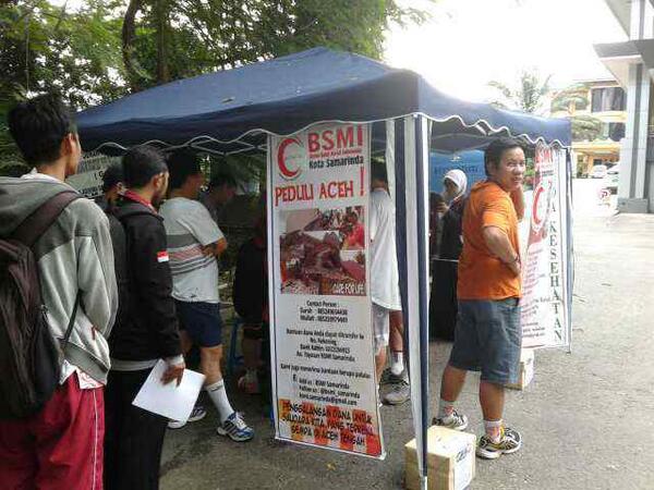 bsmi_samarinda's tweet photo. Posko penggalangan dana dan pemeriksaan kesehatan sore ini, 5/7/13, di Balai Kota Samarinda. #BSMIpeduliAceh http://t.co/dKhQ2sSsjE