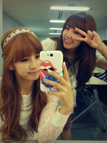 CNRPent's tweet photo. Chorong eunji http://t.co/bzyYku86qN