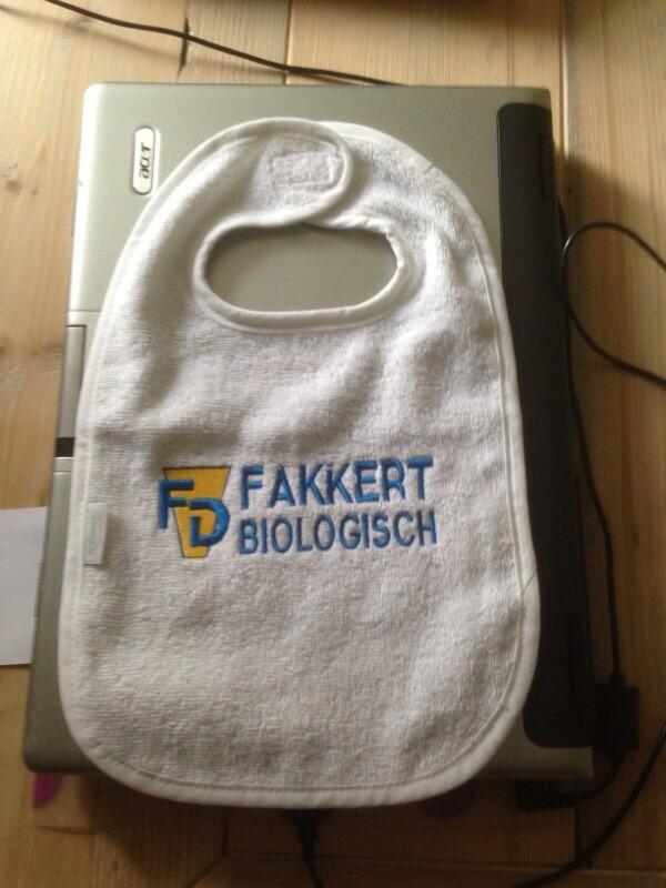 Rickhiv's tweet photo. @FakkertDiervoed bedankt voor het mooie cadeau!!! #Siem zal hem met trots dragen!!! @Booijinkveevoed http://t.co/14sN7Cjokw