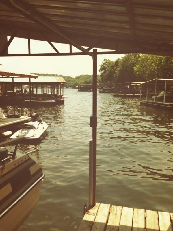 SweenSween6's tweet photo. Lakeliving http://t.co/loGyGkRYdy