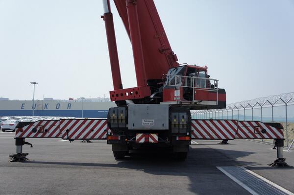 ltm1500 yom2004 50m+84m combi boom, luffing jib, fix jib fully equipped for sale.
cnk@cnkorea.net