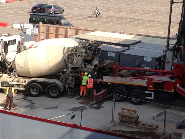 bert_555's tweet image. My concrete pump being greedy! #twoatonce