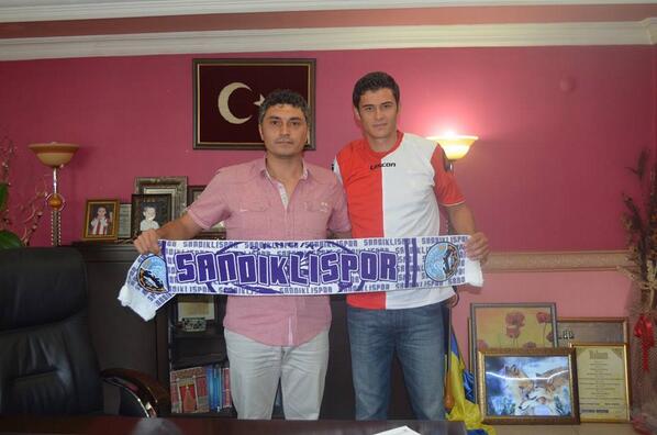 ELİBOL SANDIKLISPOR'da Deniz Keskin'in Devam Eden Sözleşmesi 1 Yıl Daha Uzatıldı. Hayırlı Olsun. YARENLER