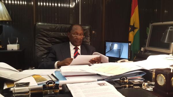 CKirubi's tweet photo. Testing the camera of my new S4 thanks to @SamsungMobileKE #paperworkoverload http://t.co/APjf3MX03P
