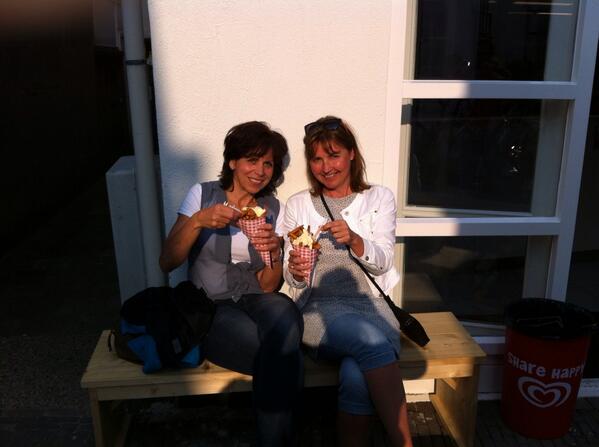 cesaralphen's tweet photo. Ook wij bezuinigen. Ons jaarlijks etentje voor de zomervakantie :-) http://t.co/qcaLfqVDoS