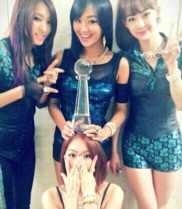 SstrDasom_SC's tweet photo. "@sistarsistar: [다솜] 3주 연속 ㅣ위!!!!!!!! 저희 음악을 사랑해주신 모든분들께 감사합니다♥ 더 멋진 모습 보여드리도록 열심히할게요^^♥ http://t.co/TZCAfaSLAi"