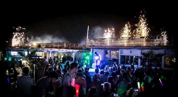 ForteDeiMarmiLU's tweet photo. SABATO NOTTE nel locale più famoso della versilia.... BEACH CLUB!! Info 3393071495 http://t.co/ByeQoUL70F