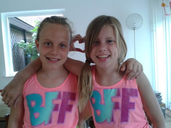 Elsemiek_xx_'s tweet photo. hahaha mijn zusje met haar ..... http://t.co/NSd1Fgchb9