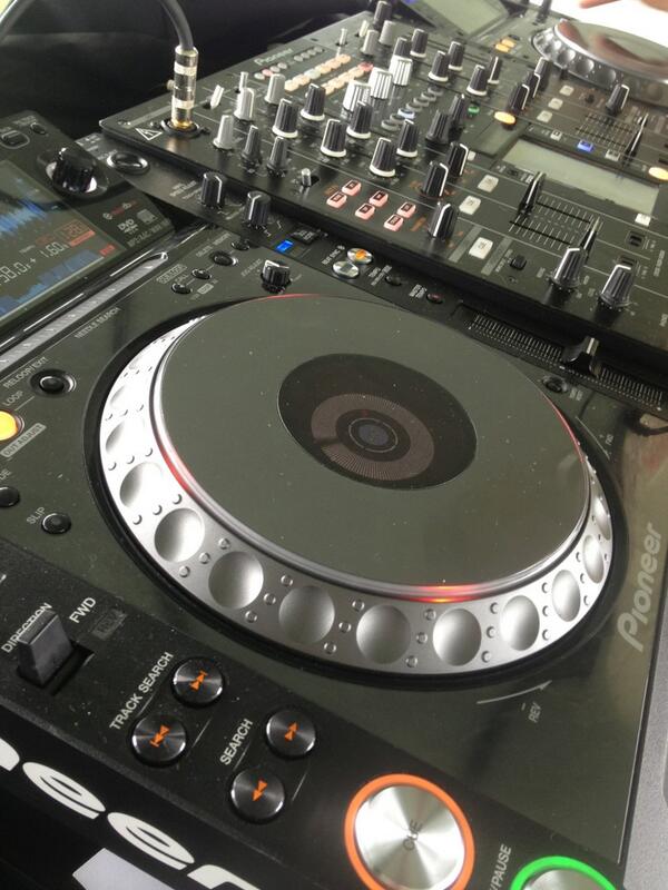 GETLIVEWITHUS's tweet photo. Down @clesports #CCup2013 helping out  @TheDJSpinZone with gear!  @OZMTZOfficial in the mix #GetLIVE http://t.co/J4ggfrpGys
